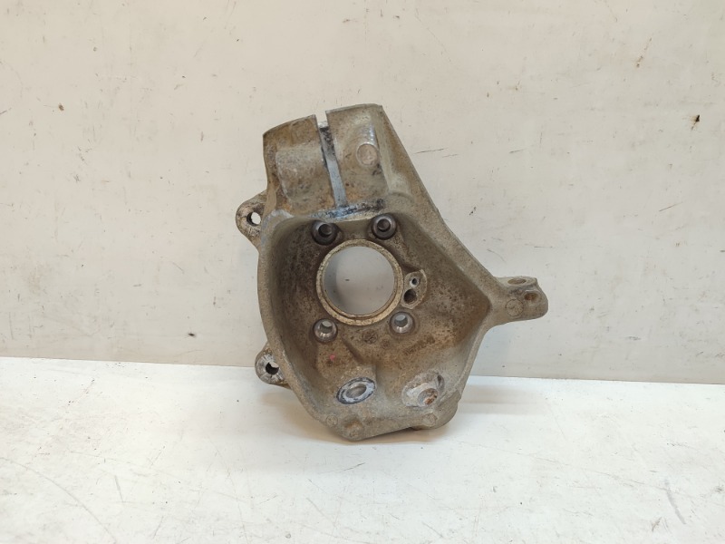 Кулак поворотный задний левый