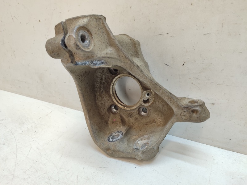 Кулак поворотный задний левый