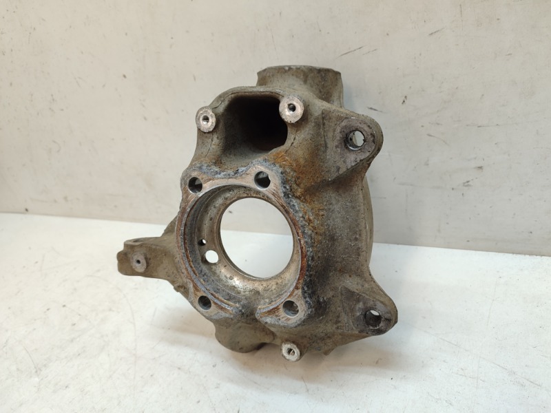 Кулак поворотный задний левый