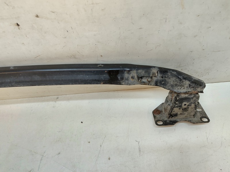 Усилитель переднего бампера