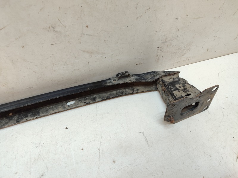 Усилитель переднего бампера