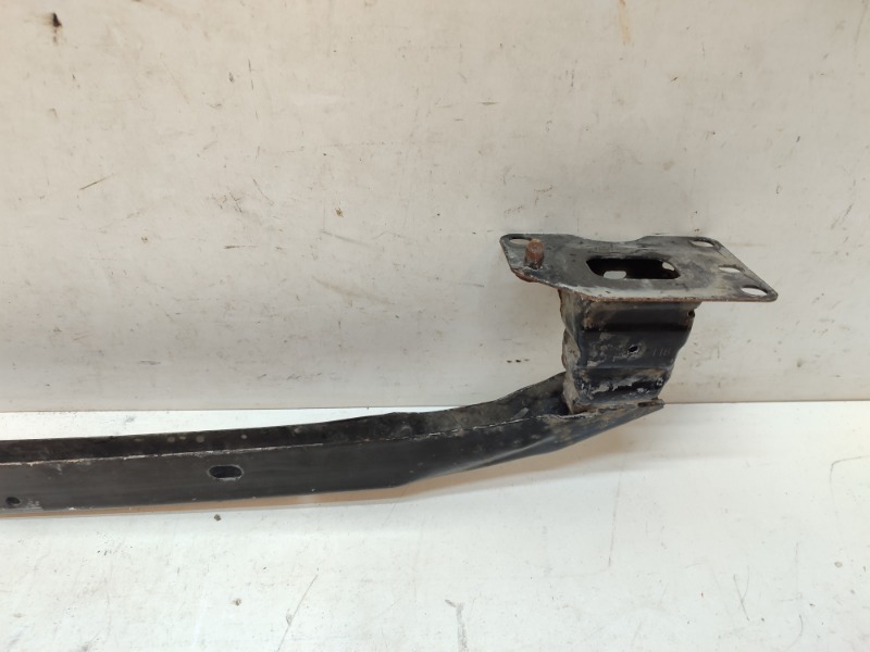 Усилитель переднего бампера