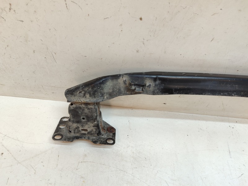 Усилитель переднего бампера