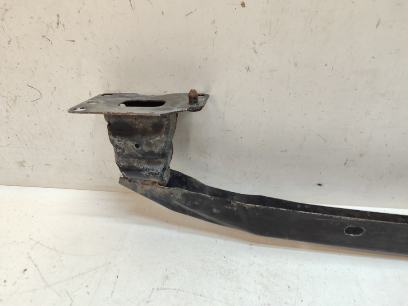 Усилитель переднего бампера