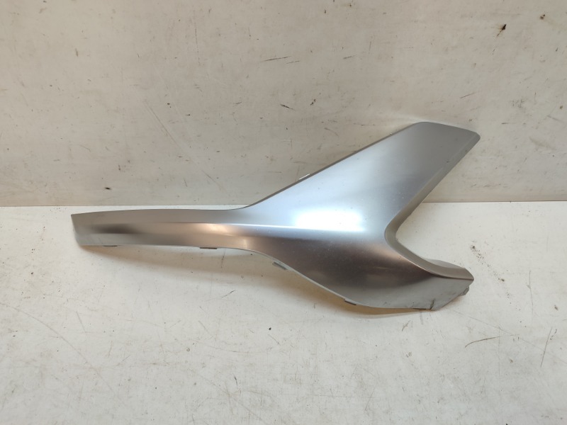 Молдинг переднего бампера правый