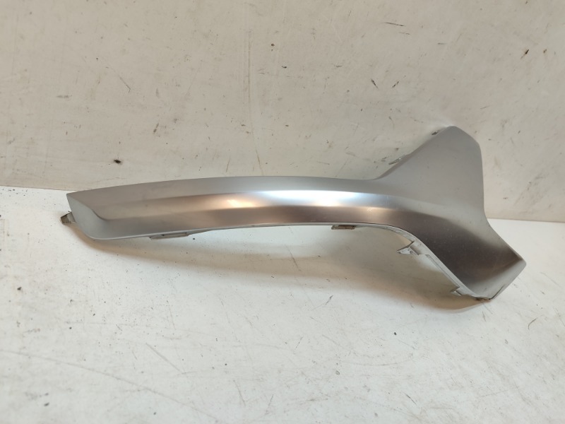 Молдинг переднего бампера правый