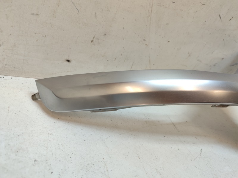 Молдинг переднего бампера правый