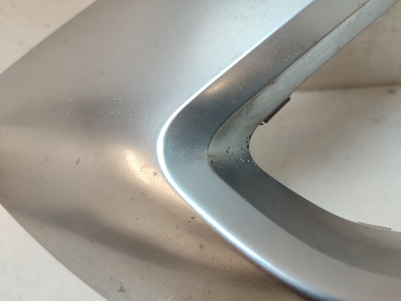 Молдинг переднего бампера правый