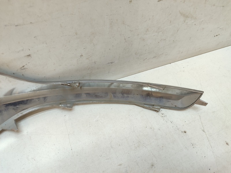 Молдинг переднего бампера правый