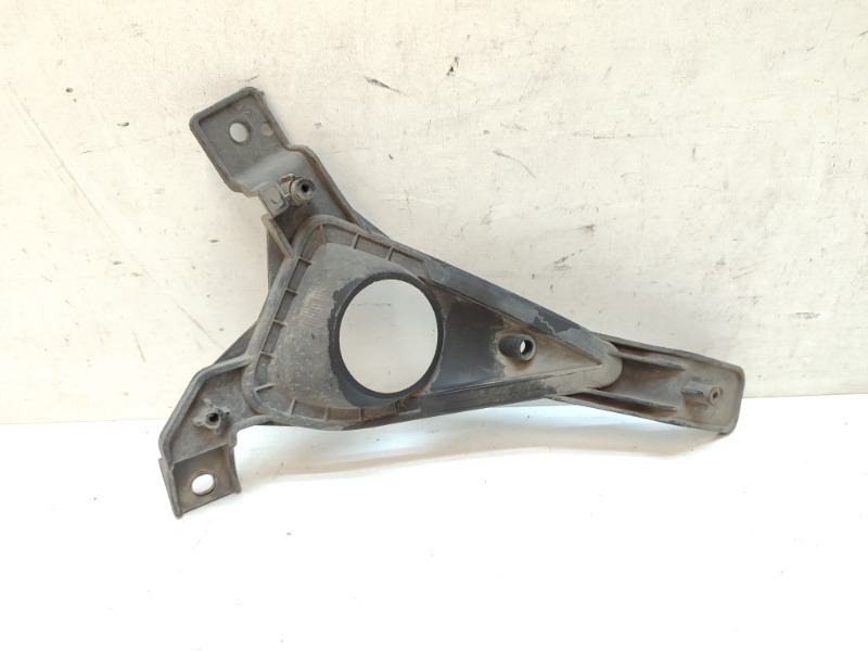 Рамка противотуманной фары правой