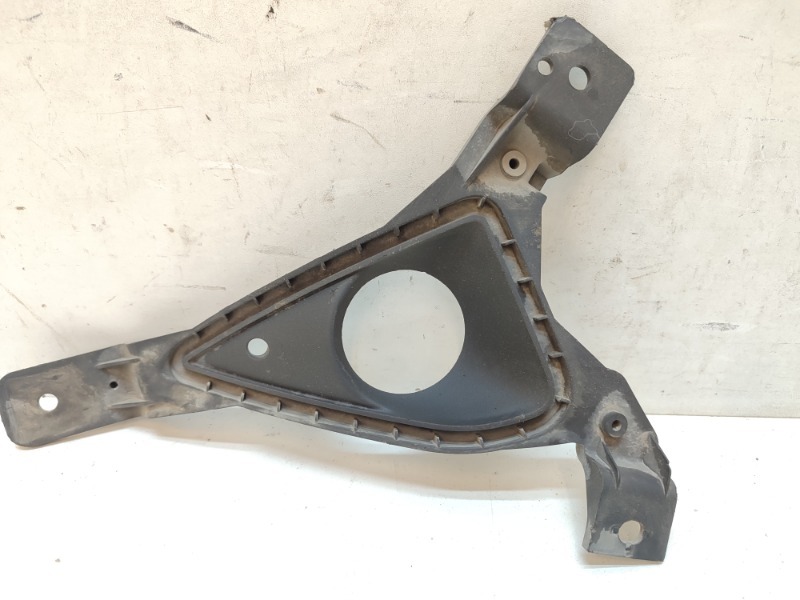 Рамка противотуманной фары правой