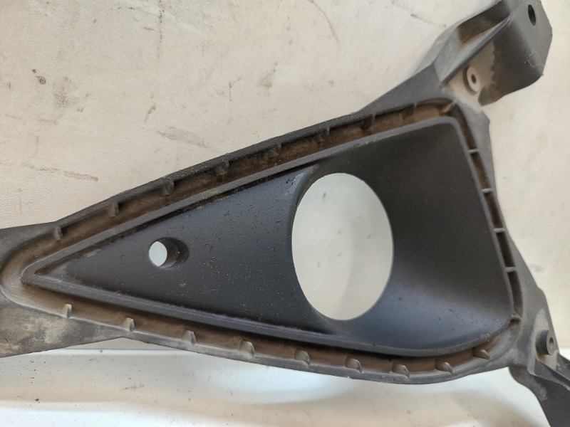 Рамка противотуманной фары правой