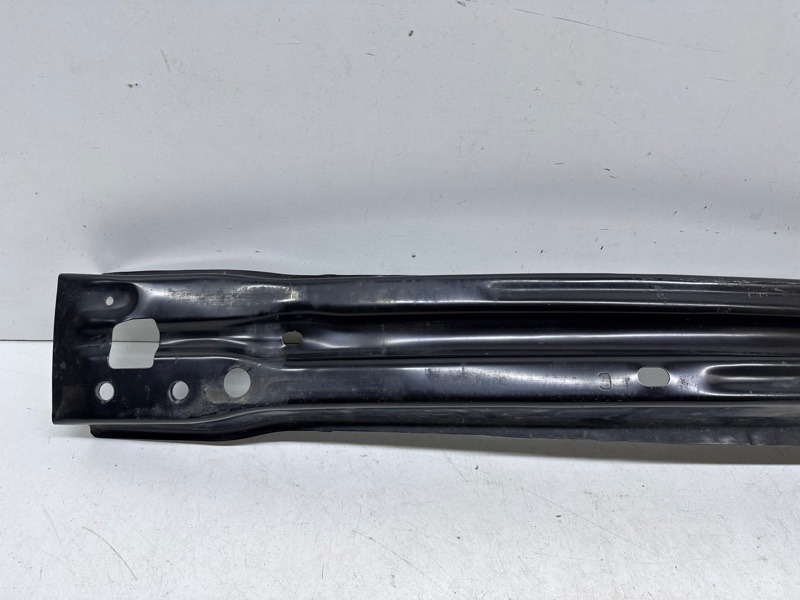 Усилитель переднего бампера