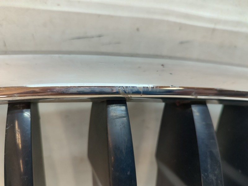 Решетка радиатора правая