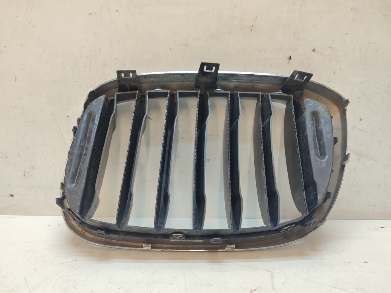 Решетка радиатора правая