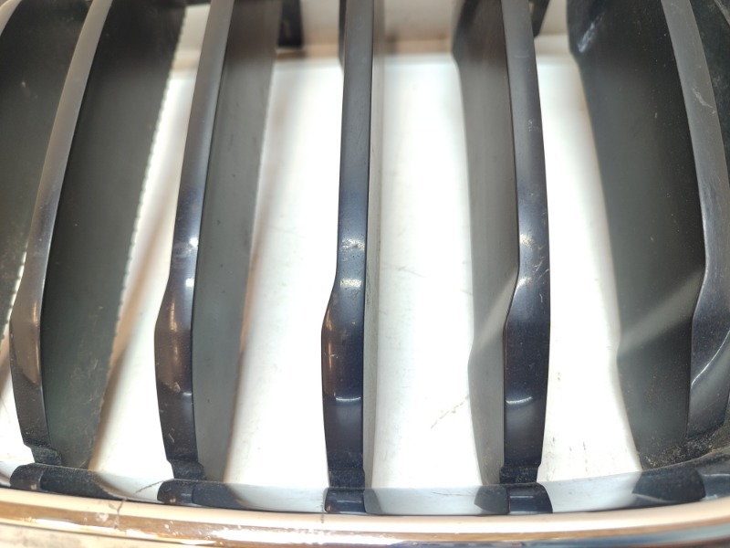 Решетка радиатора правая