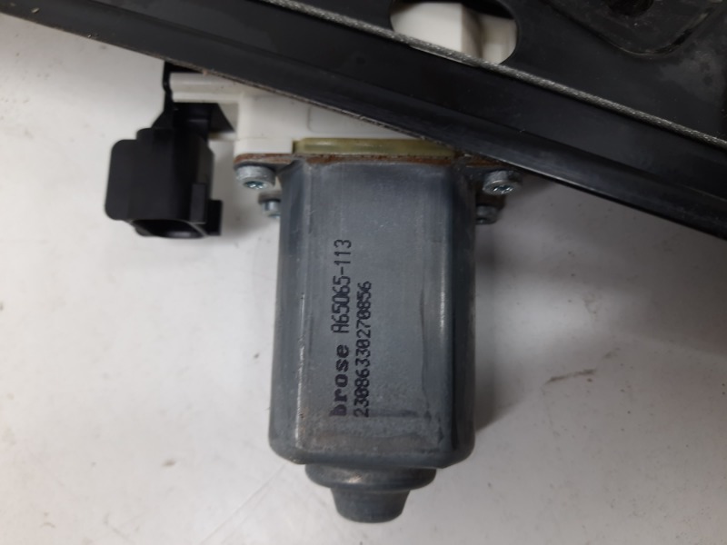 Стеклоподъемник электр. передний правый