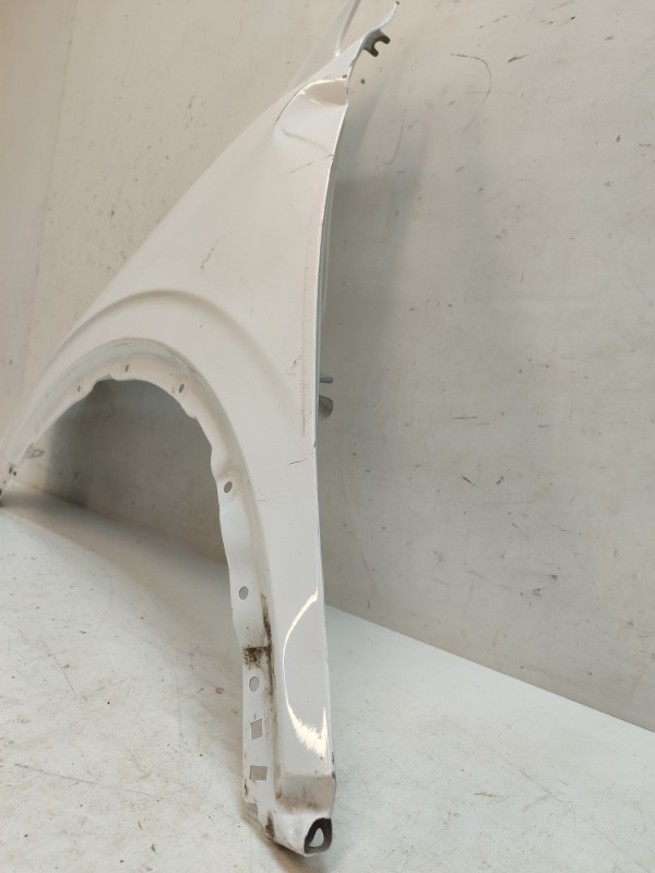 Крыло переднее левое