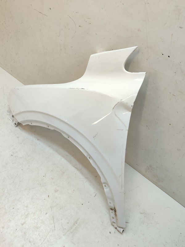 Крыло переднее левое