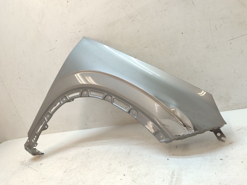 Крыло переднее правое