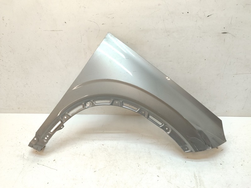 Крыло переднее правое