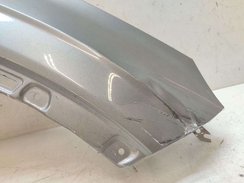 Крыло переднее правое