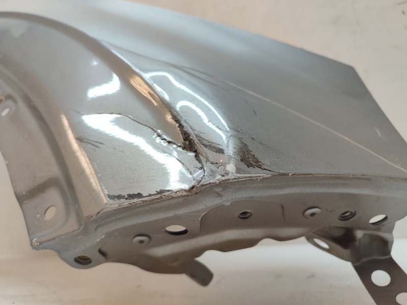 Крыло переднее правое