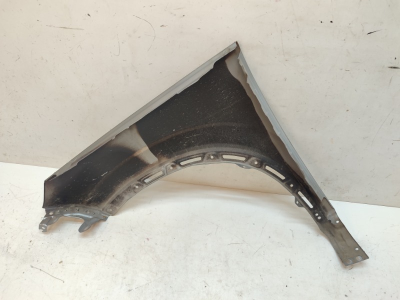 Крыло переднее правое