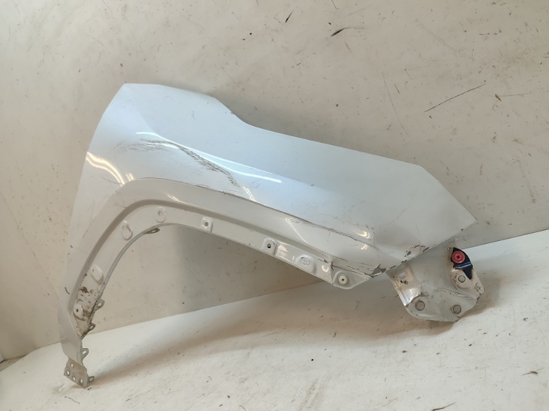 Крыло переднее правое