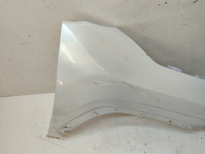 Крыло переднее правое