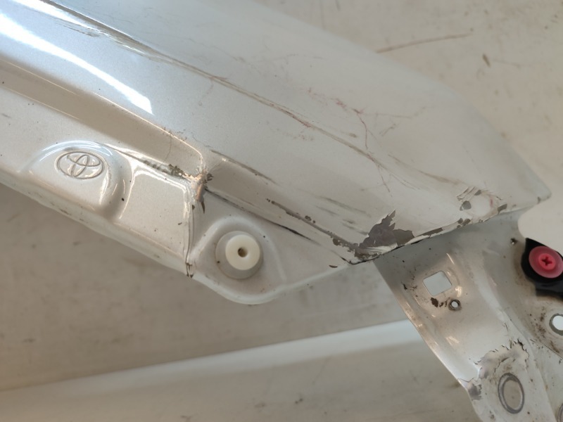 Крыло переднее правое