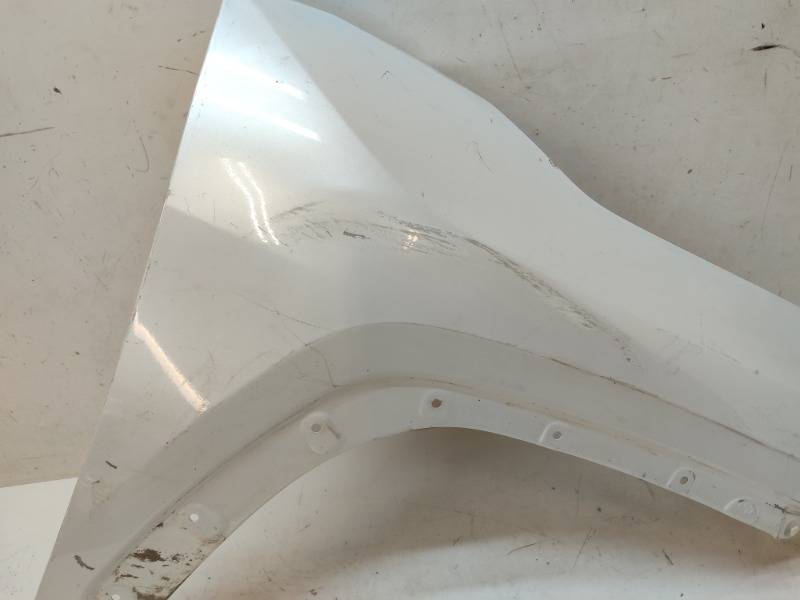 Крыло переднее правое