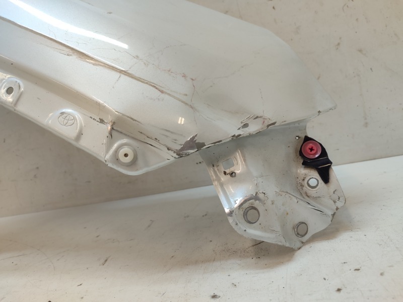 Крыло переднее правое