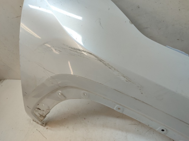 Крыло переднее правое