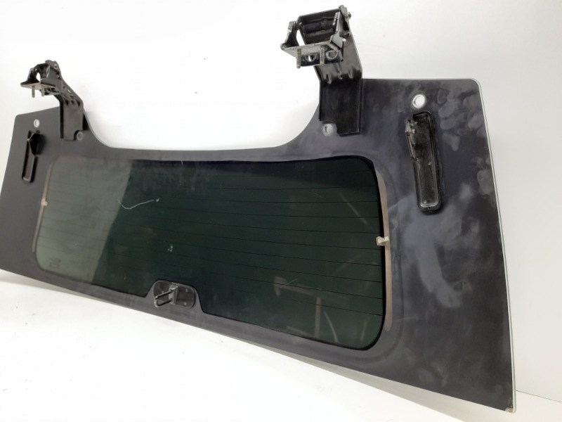 Стекло двери багажника