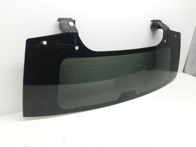 Стекло двери багажника