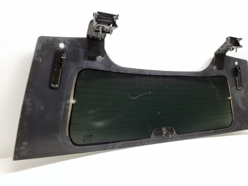 Стекло двери багажника