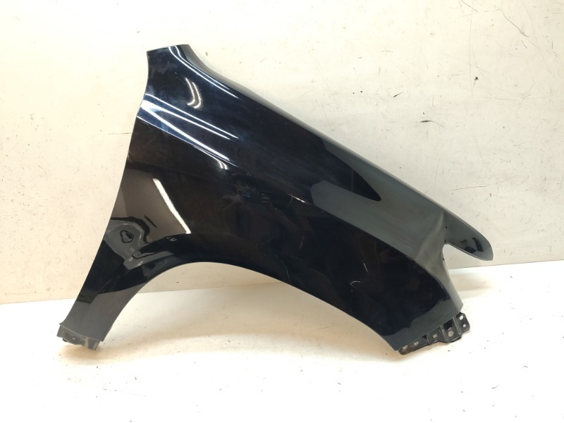 Крыло переднее правое