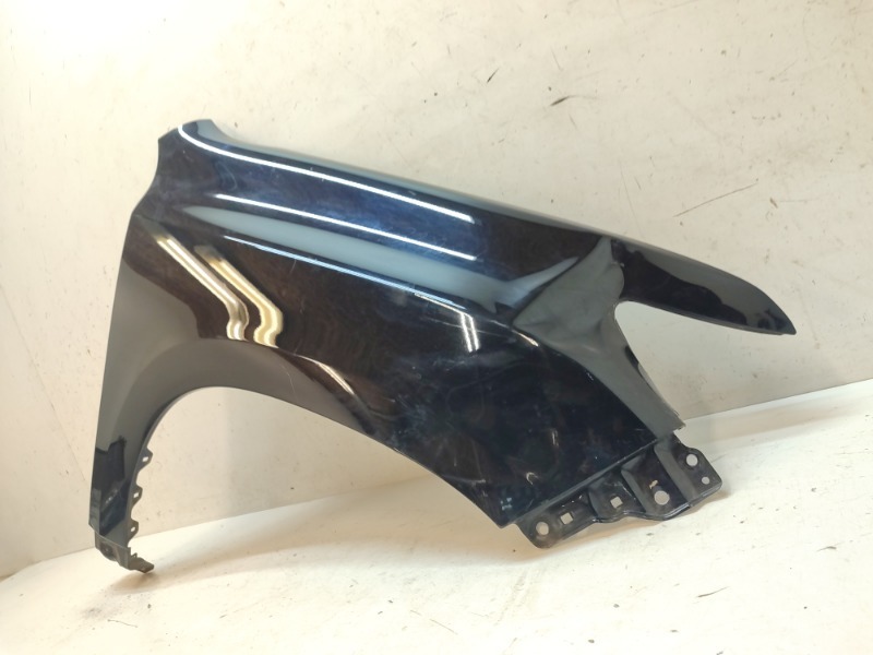 Крыло переднее правое