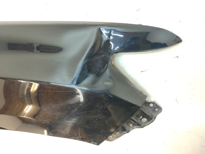 Крыло переднее правое