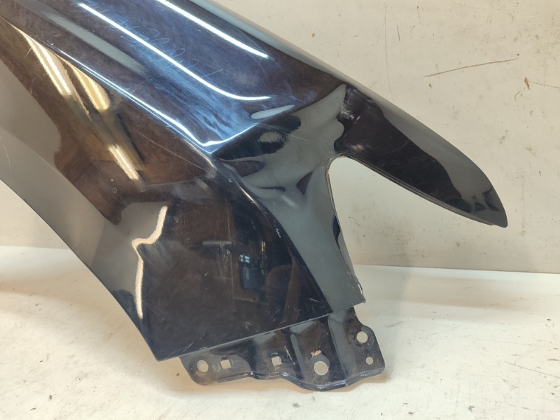 Крыло переднее правое