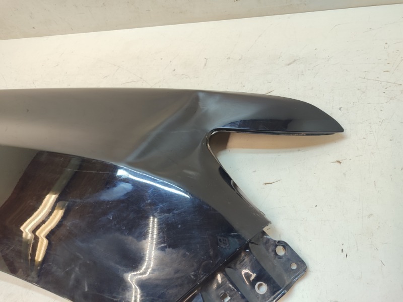 Крыло переднее правое