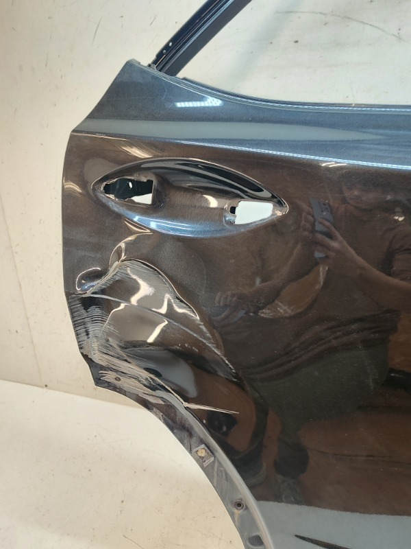 Дверь задняя правая