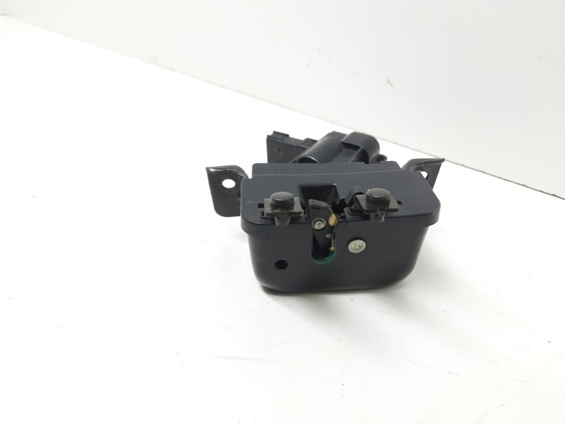 Замок багажника