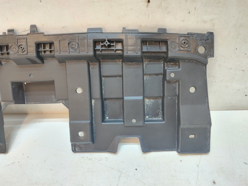 Кожух замка капота