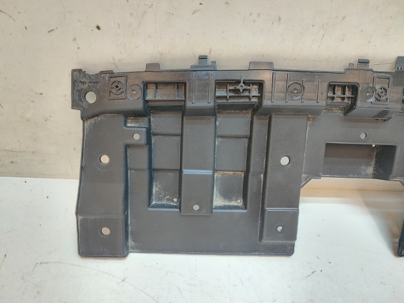 Кожух замка капота