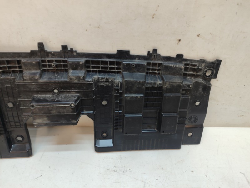 Кожух замка капота