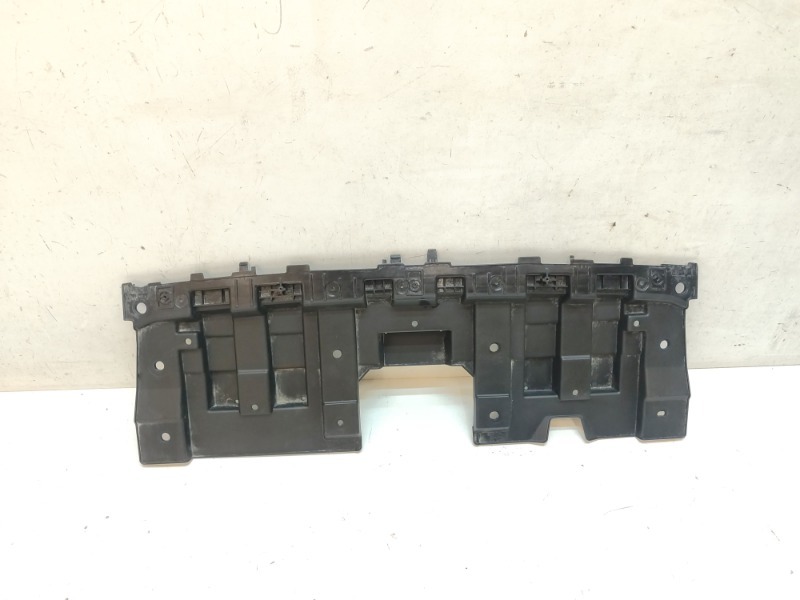 Кожух замка капота