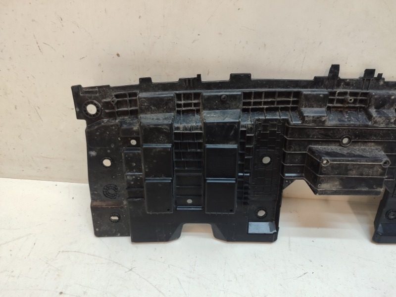 Кожух замка капота