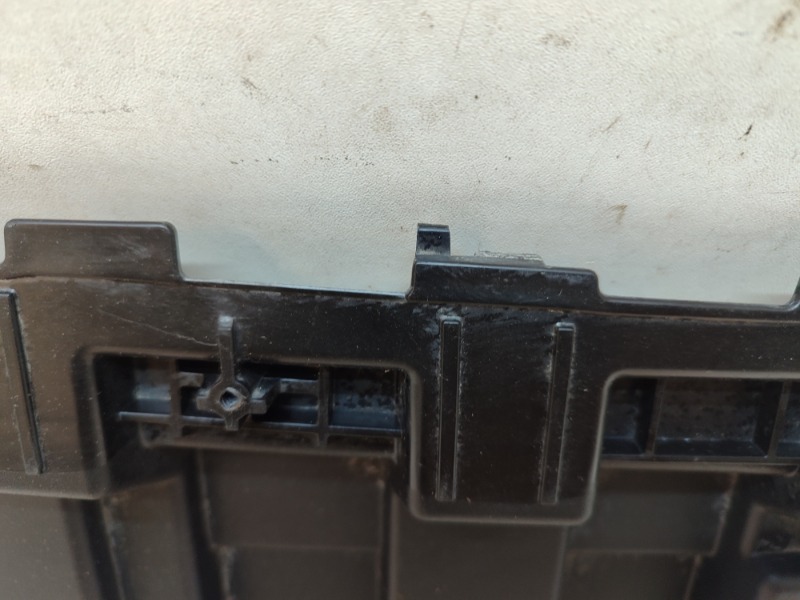 Кожух замка капота